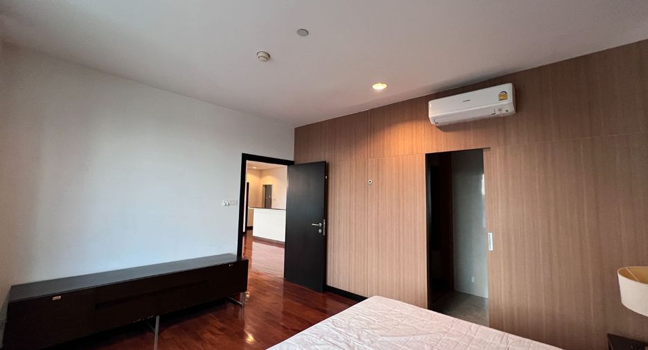 For sale 3 bedrooms condo in Khlong Toei, Bangkok