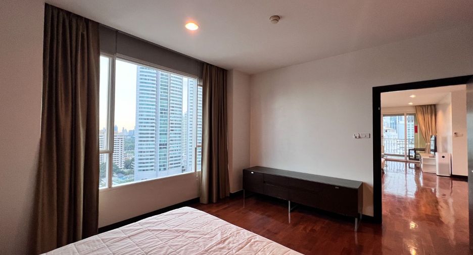 For sale 3 bedrooms condo in Khlong Toei, Bangkok