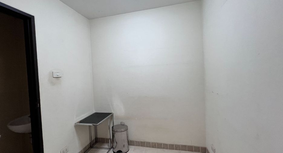 For sale 3 bedrooms condo in Khlong Toei, Bangkok