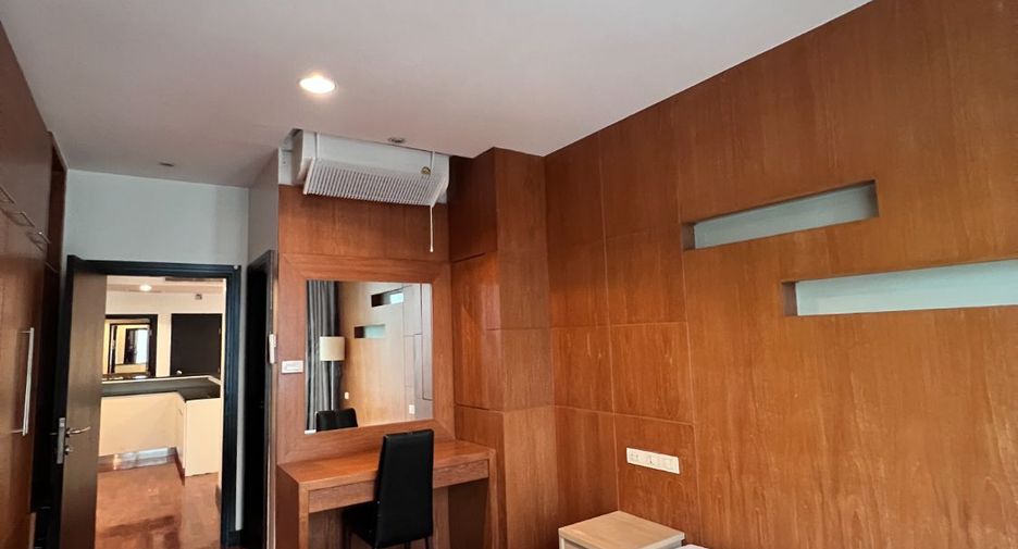For sale 3 bedrooms condo in Khlong Toei, Bangkok