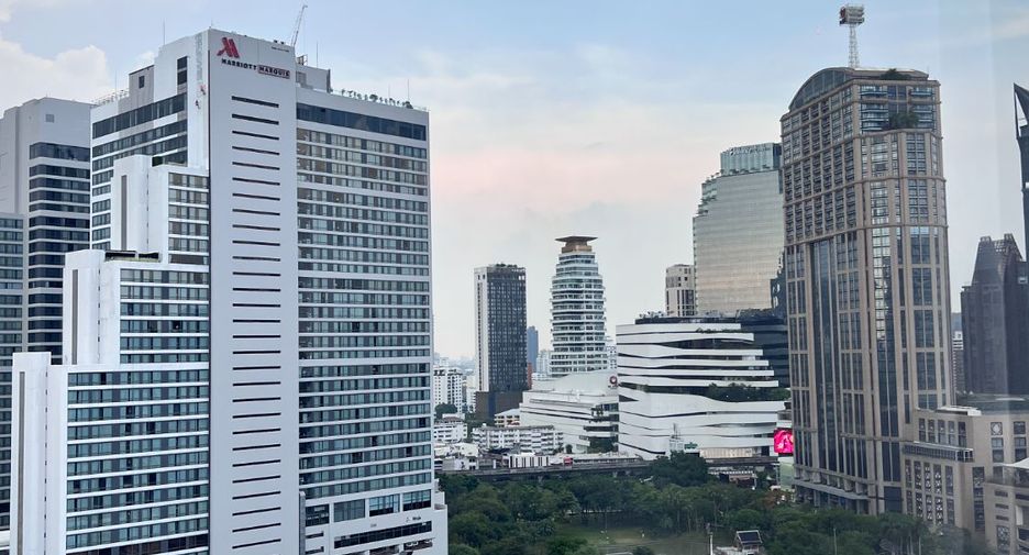 For sale 3 bedrooms condo in Khlong Toei, Bangkok