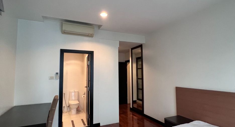 For sale 3 bedrooms condo in Khlong Toei, Bangkok