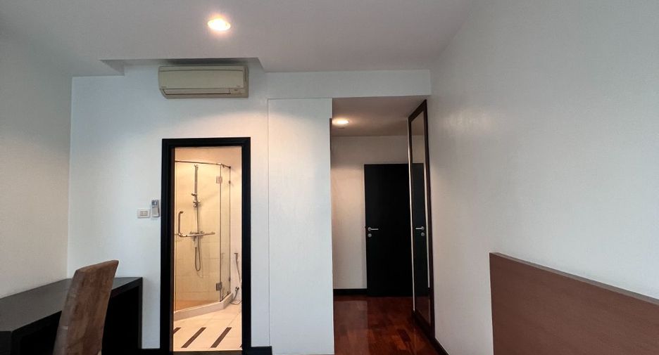 For sale 3 bedrooms condo in Khlong Toei, Bangkok