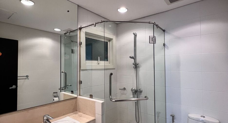For sale 3 bedrooms condo in Khlong Toei, Bangkok