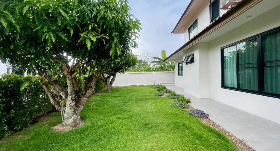 For rent 4 bedrooms house in Mueang Chiang Mai, Chiang Mai