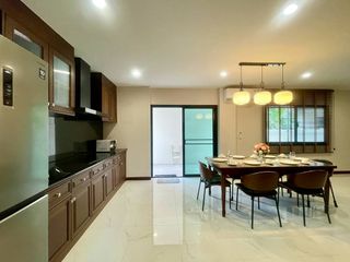 For rent 4 bedrooms house in Mueang Chiang Mai, Chiang Mai