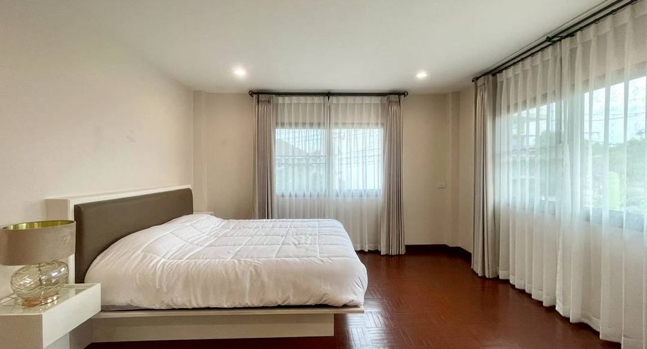 For rent 4 bedrooms house in Mueang Chiang Mai, Chiang Mai