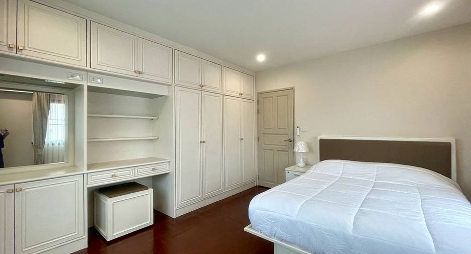 For rent 4 bedrooms house in Mueang Chiang Mai, Chiang Mai