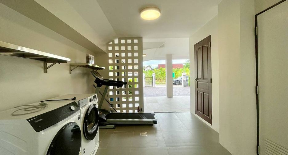 For rent 4 bedrooms house in Mueang Chiang Mai, Chiang Mai