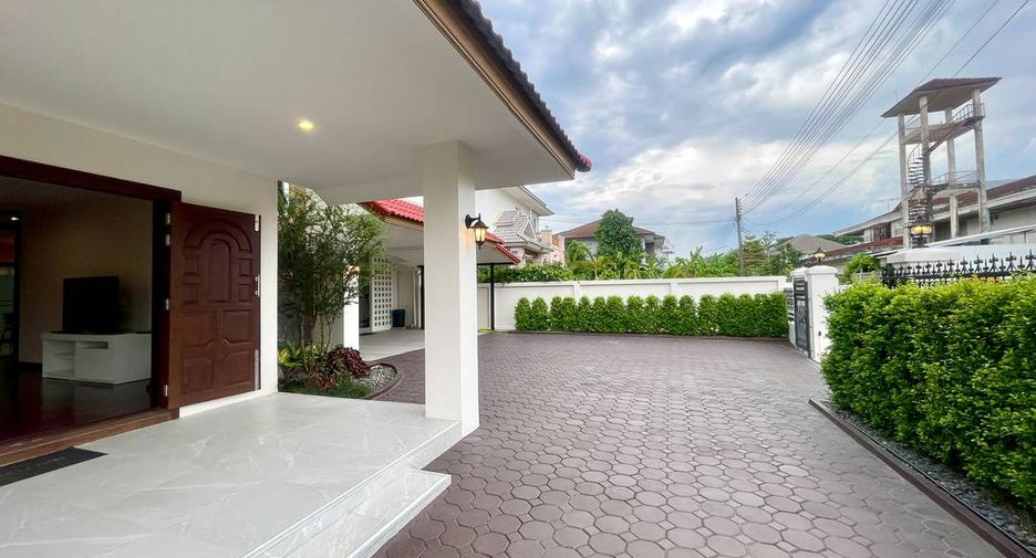 For rent 4 bedrooms house in Mueang Chiang Mai, Chiang Mai