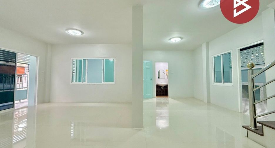 For sale 3 bedrooms townhouse in Mueang Ratchaburi, Ratchaburi