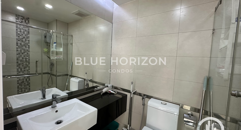 For rent 2 bedrooms condo in Pratumnak, Pattaya