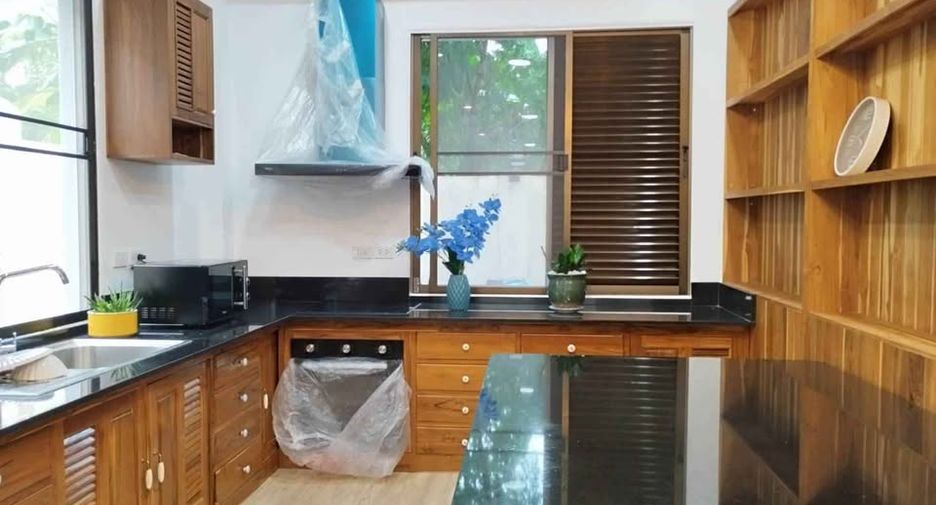 For rent and for sale 5 bedrooms villa in Mueang Phuket, Phuket
