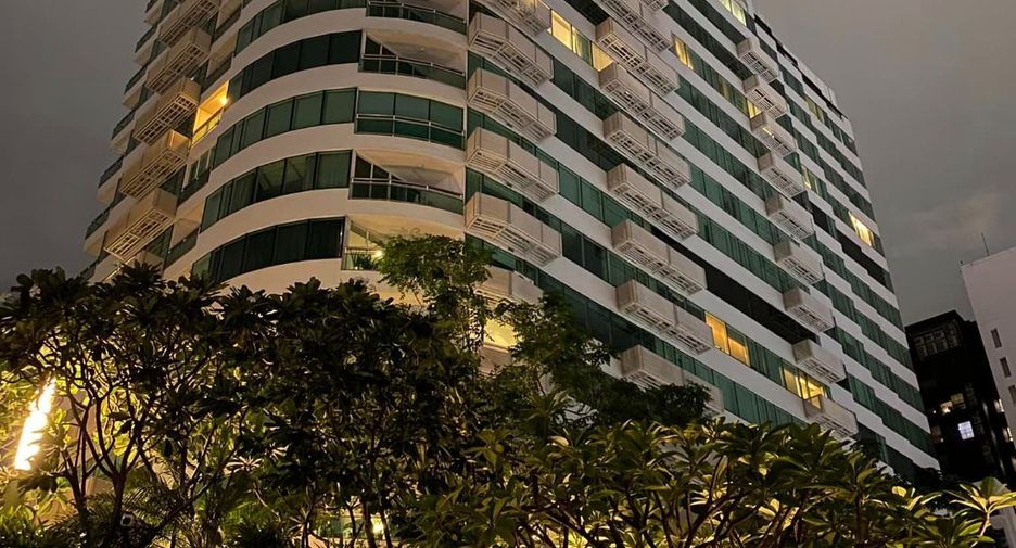For rent 2 bedrooms condo in Watthana, Bangkok