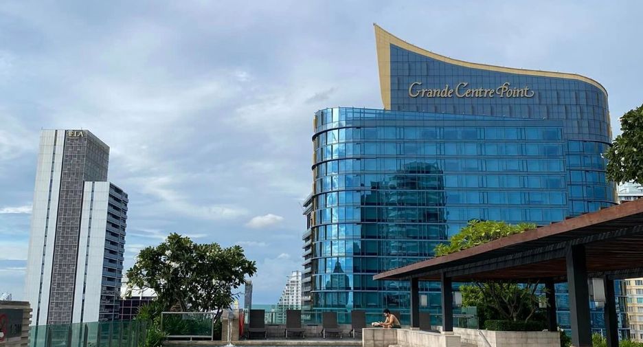For rent 2 bedrooms condo in Watthana, Bangkok