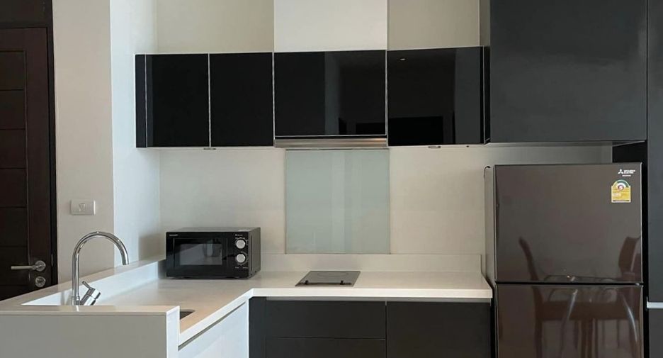 For rent 2 bedrooms condo in Watthana, Bangkok