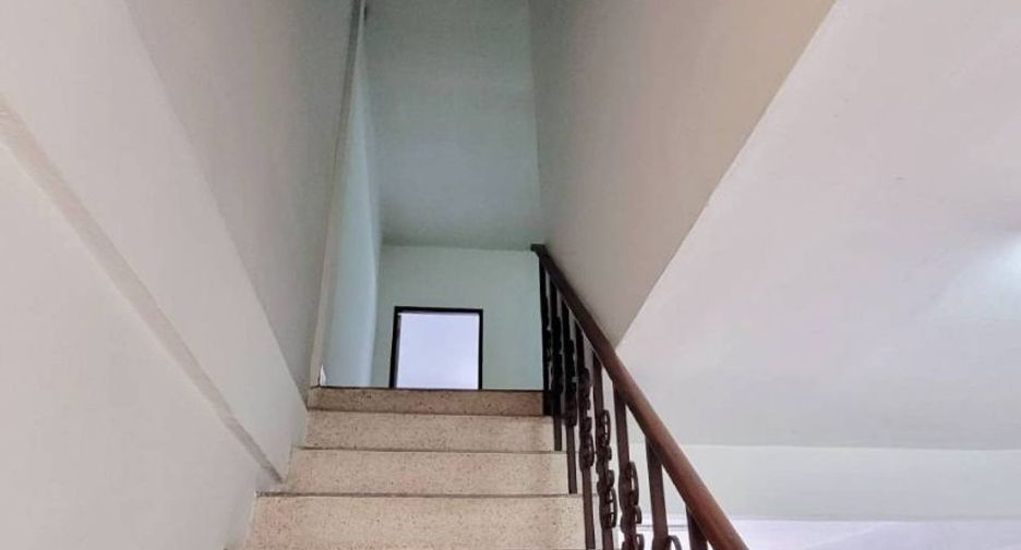 Casa adosada en venta de 2 habitaciones en Chom Thong, Bangkok