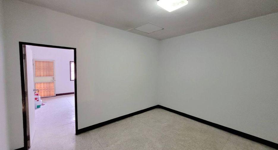 Casa adosada en venta de 2 habitaciones en Chom Thong, Bangkok