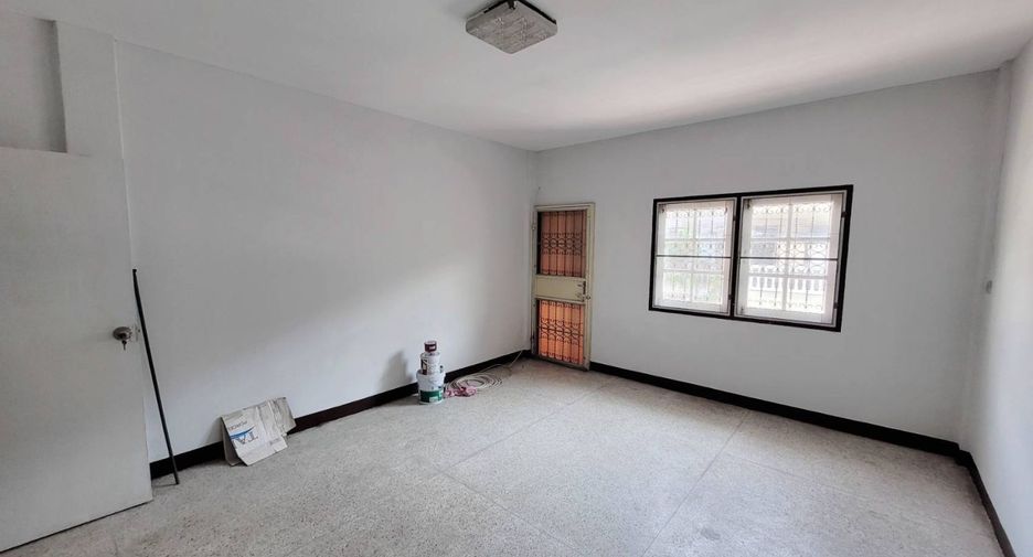 Casa adosada en venta de 2 habitaciones en Chom Thong, Bangkok