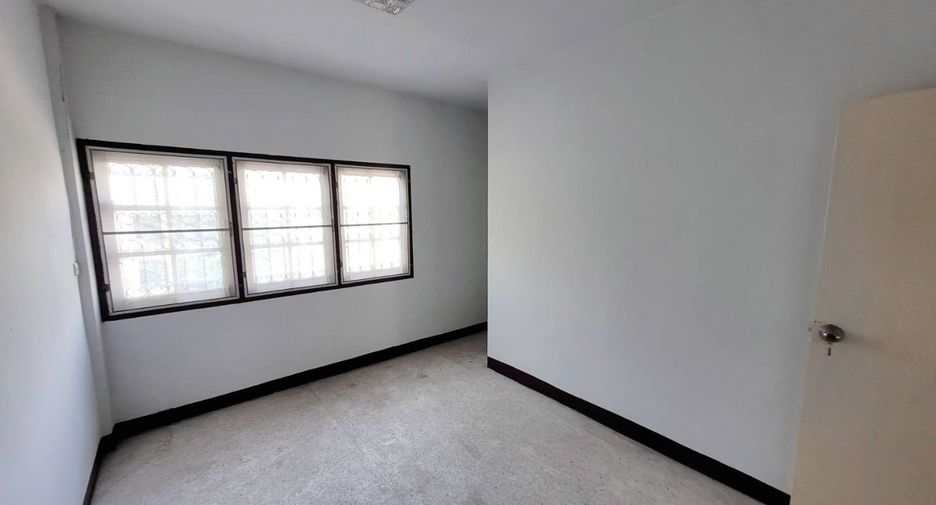 Casa adosada en venta de 2 habitaciones en Chom Thong, Bangkok