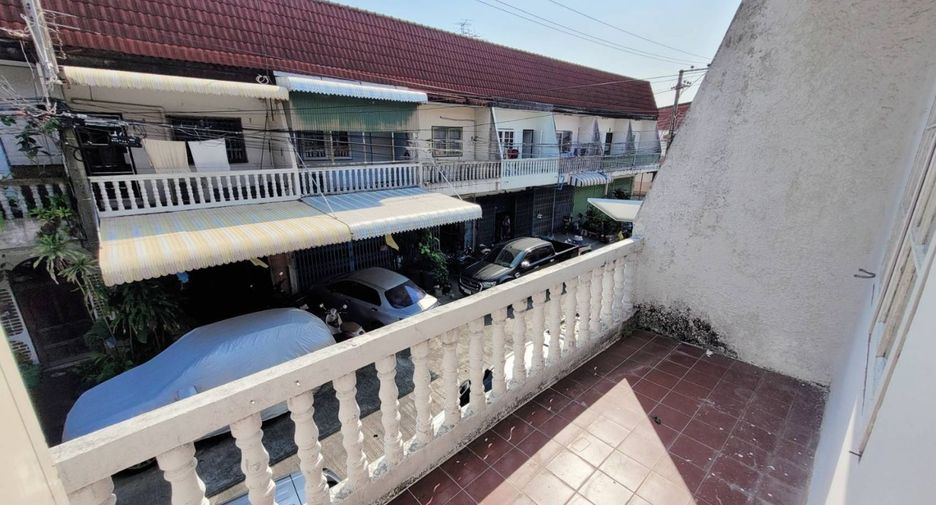 Casa adosada en venta de 2 habitaciones en Chom Thong, Bangkok