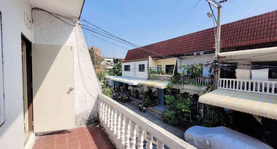 Casa adosada en venta de 2 habitaciones en Chom Thong, Bangkok