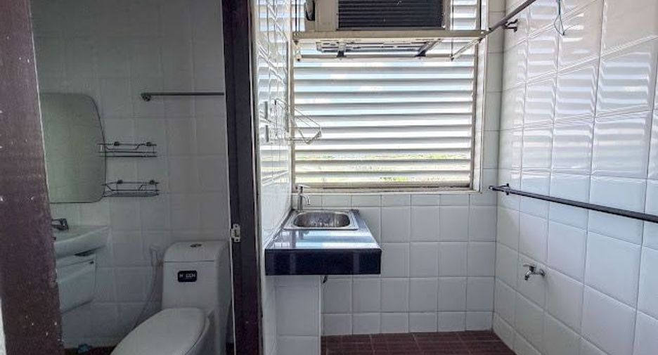 For sale 37 bedrooms apartment in Bueng Kum, Bangkok