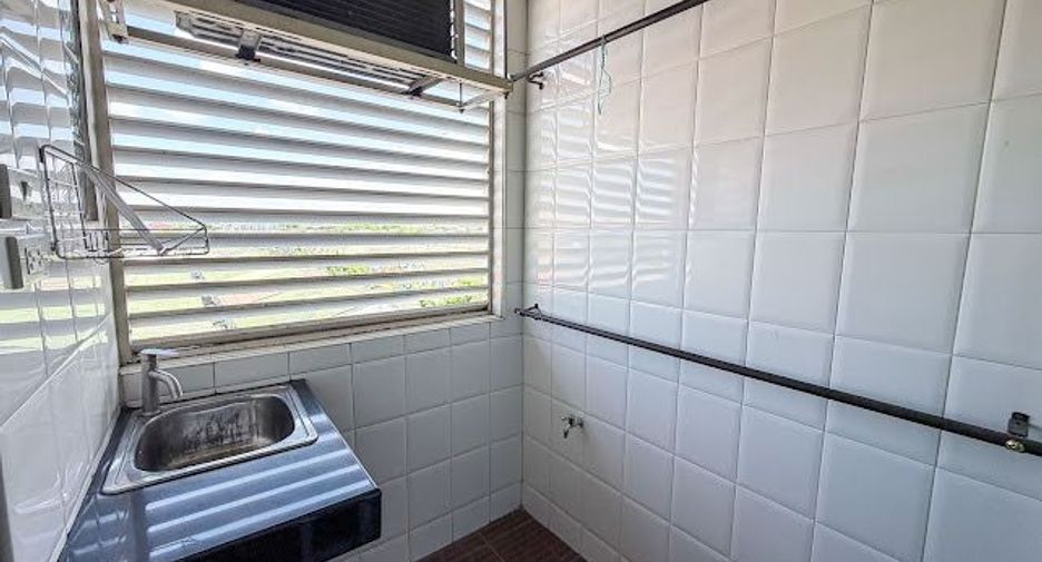 For sale 37 bedrooms apartment in Bueng Kum, Bangkok