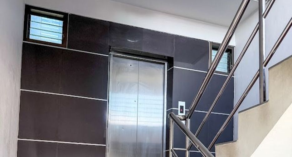 For sale 37 bedrooms apartment in Bueng Kum, Bangkok