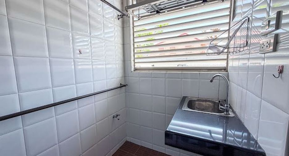 For sale 37 bedrooms apartment in Bueng Kum, Bangkok