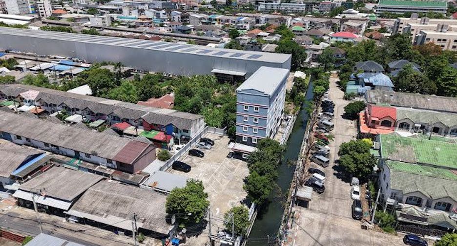 For sale 37 bedrooms apartment in Bueng Kum, Bangkok