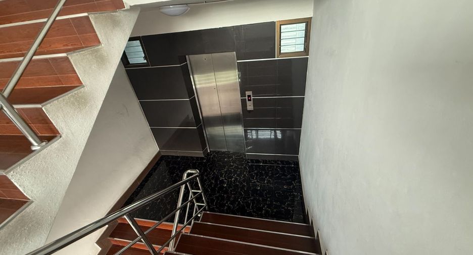For sale 37 bedrooms apartment in Bueng Kum, Bangkok