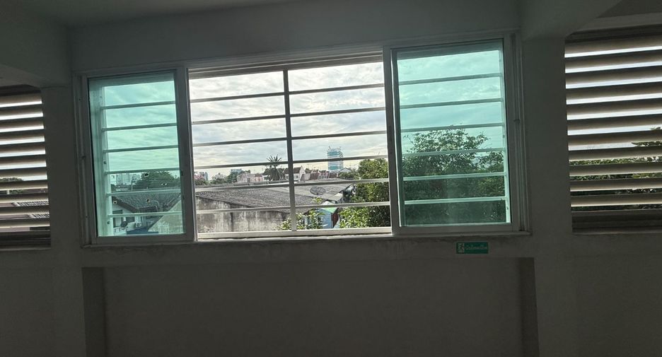 For sale 37 bedrooms apartment in Bueng Kum, Bangkok