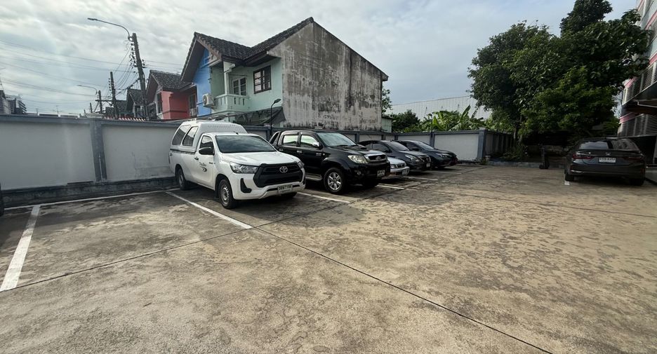 For sale 37 bedrooms apartment in Bueng Kum, Bangkok