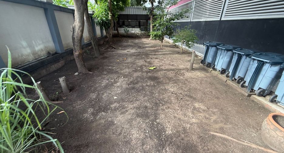 For sale 37 bedrooms apartment in Bueng Kum, Bangkok