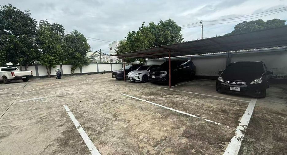 For sale 37 bedrooms apartment in Bueng Kum, Bangkok