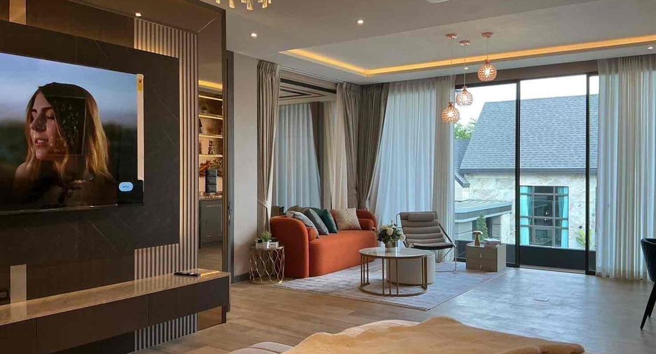 For rent 5 bedrooms villa in East Pattaya, Pattaya