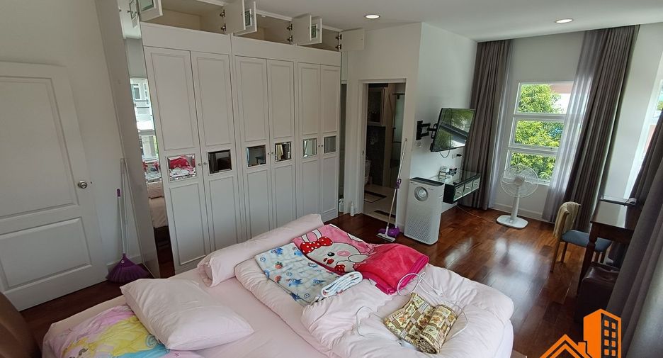 For sale 4 bedrooms house in Khan Na Yao, Bangkok