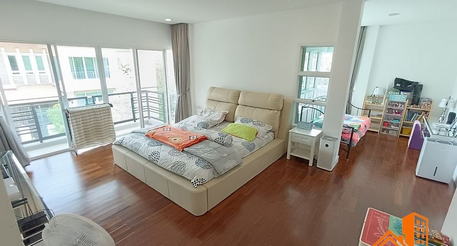 For sale 4 bedrooms house in Khan Na Yao, Bangkok