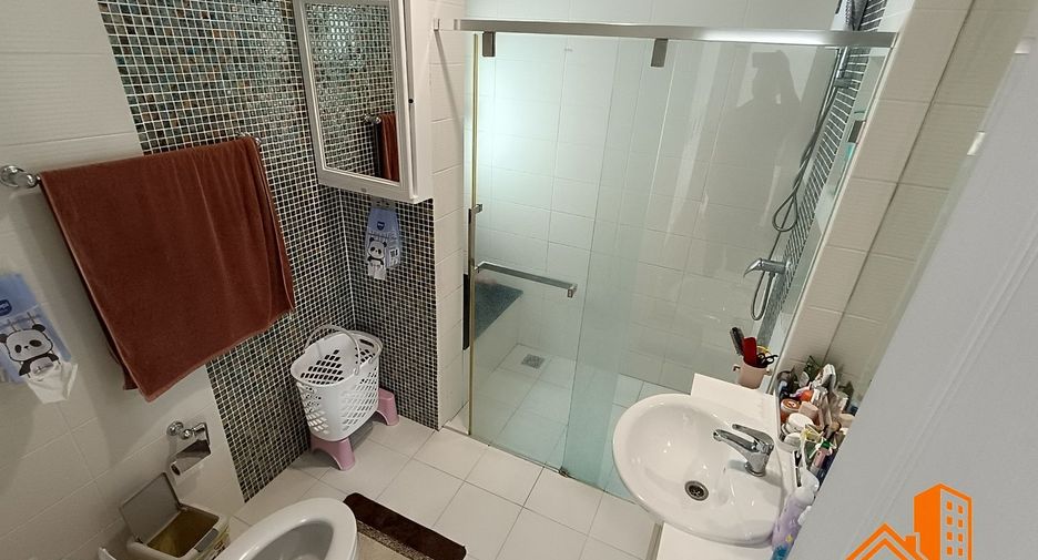 For sale 4 bedrooms house in Khan Na Yao, Bangkok