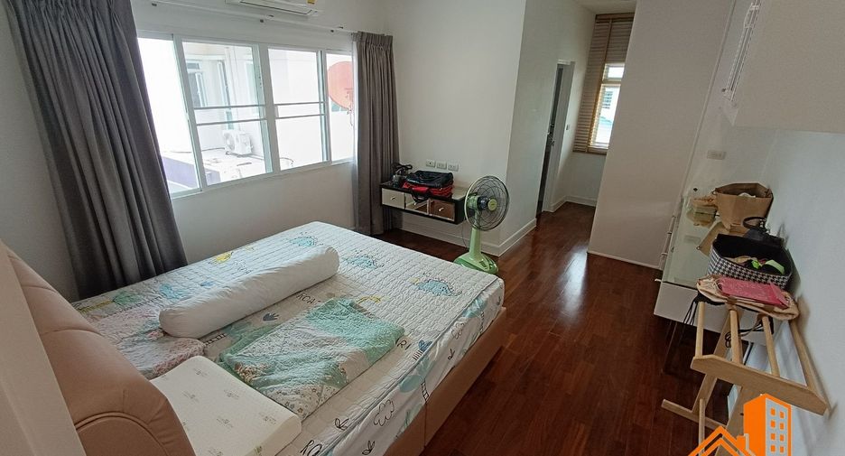 For sale 4 bedrooms house in Khan Na Yao, Bangkok