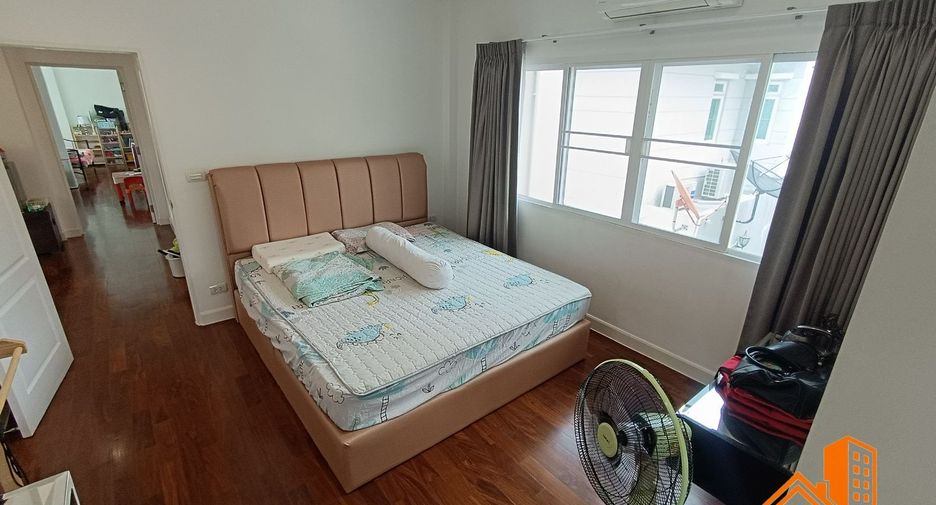 For sale 4 bedrooms house in Khan Na Yao, Bangkok