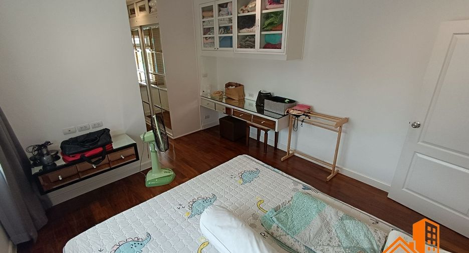 For sale 4 bedrooms house in Khan Na Yao, Bangkok