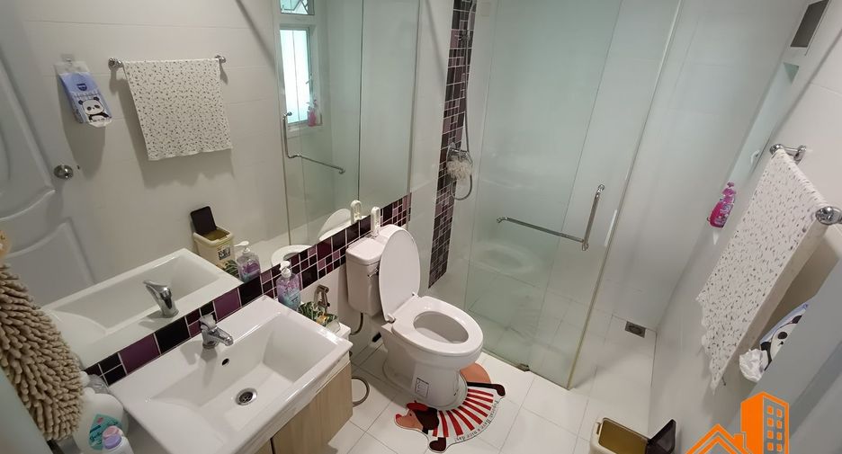 For sale 4 bedrooms house in Khan Na Yao, Bangkok