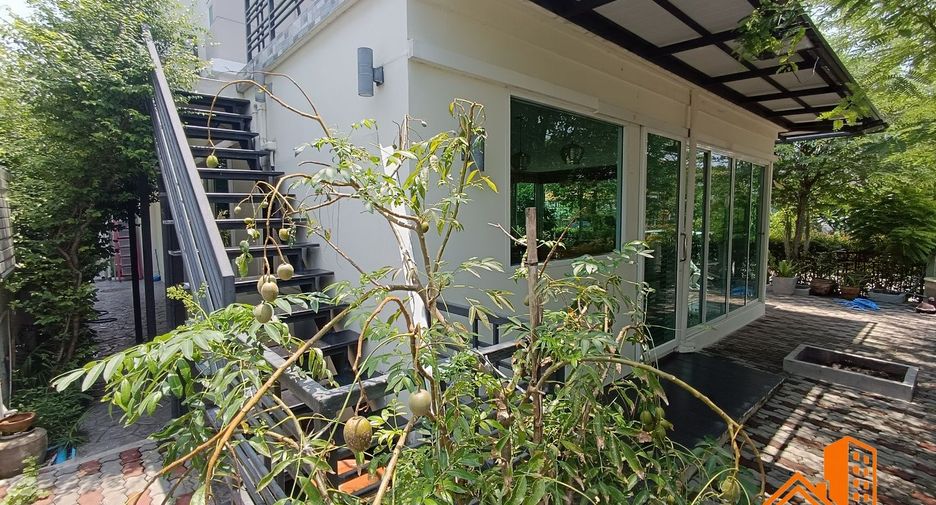 For sale 4 bedrooms house in Khan Na Yao, Bangkok