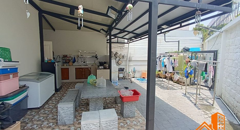 For sale 4 bedrooms house in Khan Na Yao, Bangkok