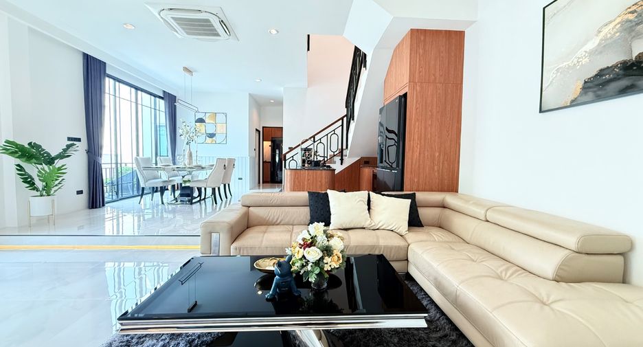 For sale 4 bedrooms townhouse in East Pattaya, Pattaya