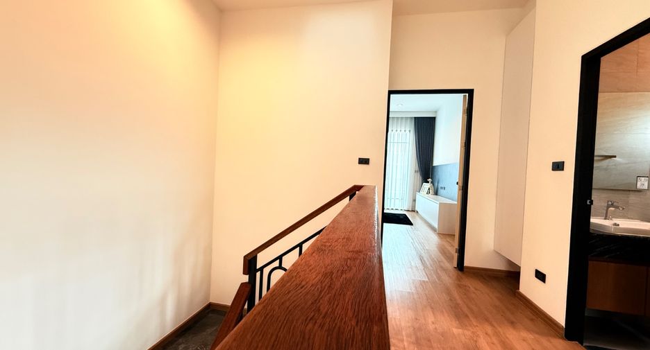 For sale 4 bedrooms townhouse in East Pattaya, Pattaya