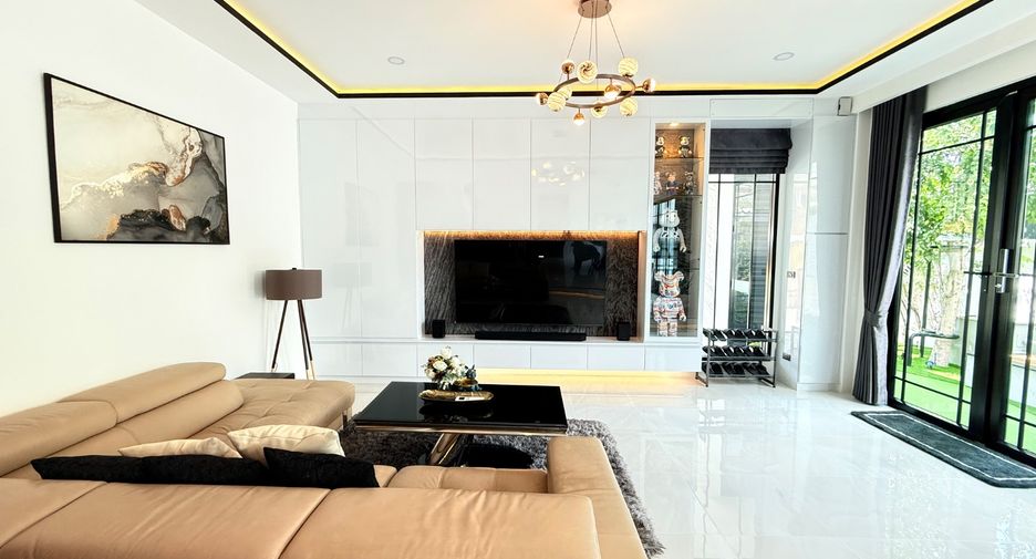 For sale 4 bedrooms townhouse in East Pattaya, Pattaya
