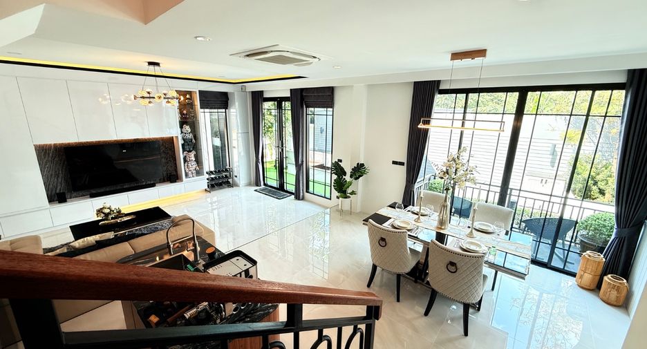 For sale 4 bedrooms townhouse in East Pattaya, Pattaya